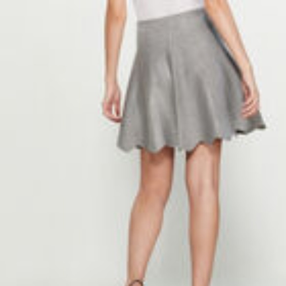 VILA MILANO Scalloped Hem Flared Skirt Sz L, NWT - Picture 2 of 2